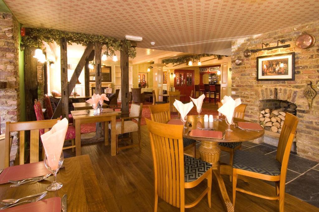 The Roebuck Inn - Relaxinnz Harrietsham エクステリア 写真